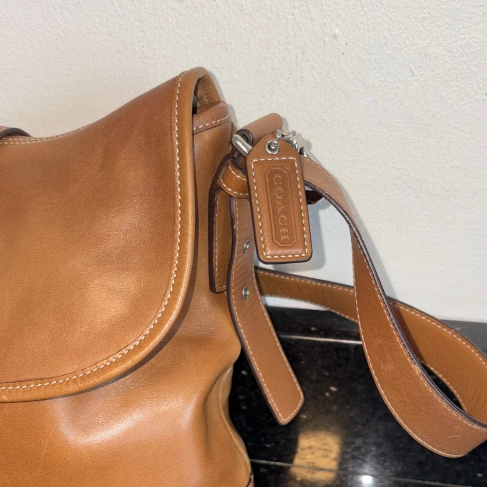 Coach Soho Vintage. Leather/Silver Buckle Crossbody Saddlebag. EUC - Picture 4 of 16